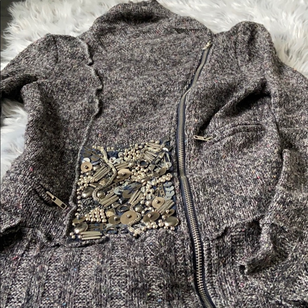 Sweater - Picture 5 of 5